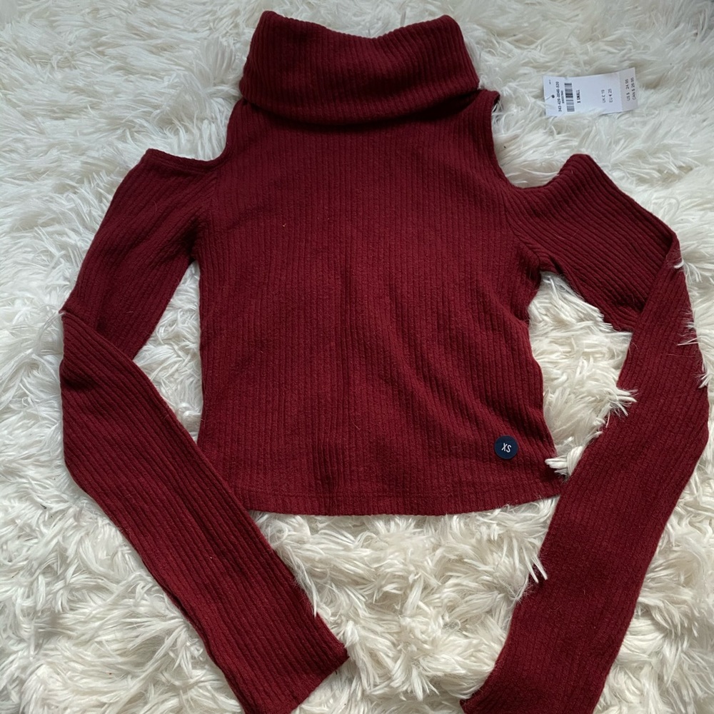 Hollister NWT cropped turtle neck